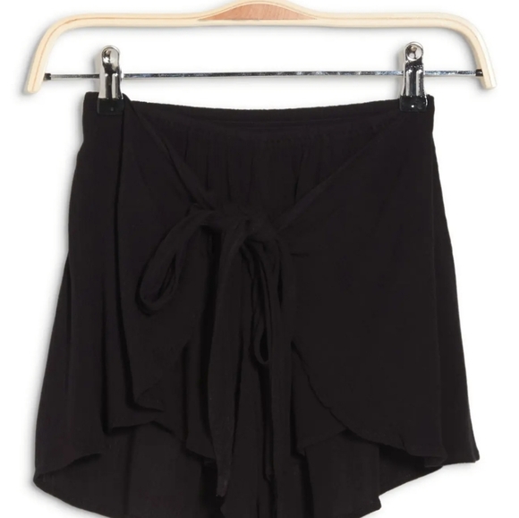 Elan Black Waist Tie Cover Up Shorts M NWT - Picture 2 of 4